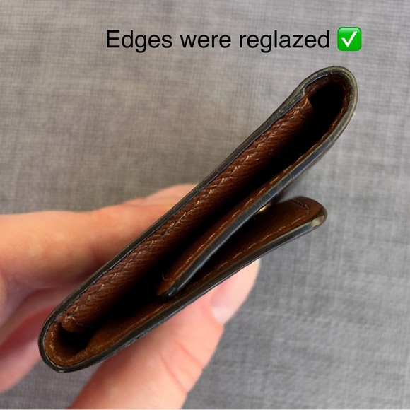 Louis Vuitton monogram key case 6 hooks - Picture 3 of 9